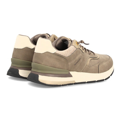 Zapatillas de Hombre de estilo casual con silueta clásica.  Color Taupe