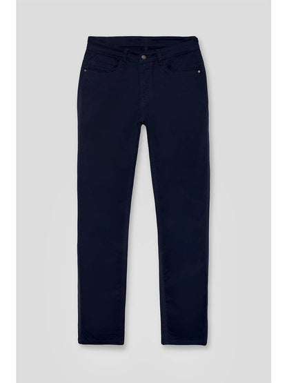 Pantalón casual confeccionado con estructura diagonal
