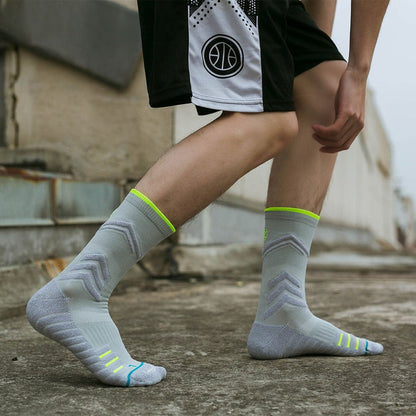 Calcetines deportivos de compresión técnica sin costuras. Gris